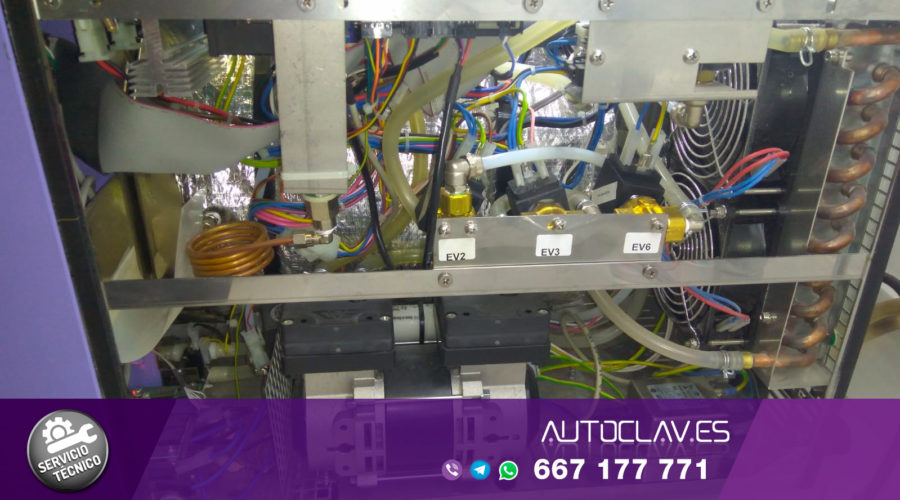 Lateral abierto autoclave Cominox. Servicio Técnico multimarca reparación en Au-autoclav.es