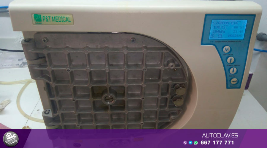 Tapa frontal autoclave P&T. Servicio Técnico multimarca reparación en Au-autoclav.es
