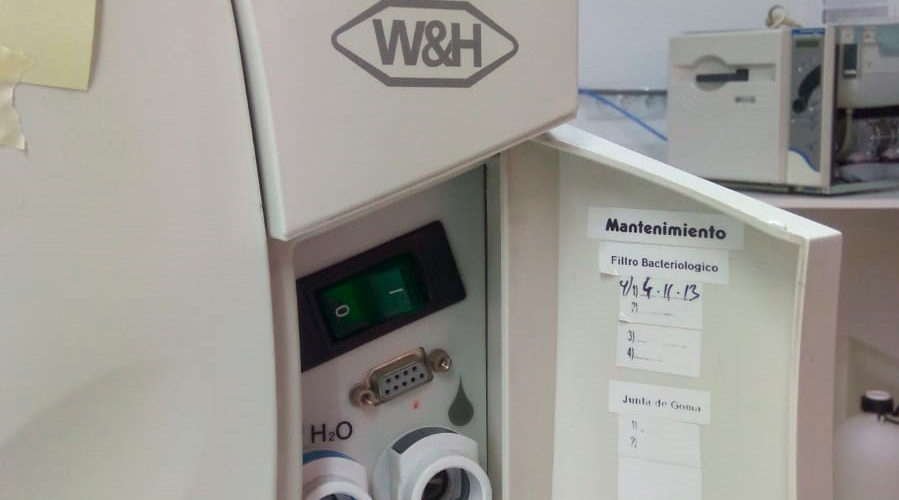 Panel frontal y filtro bacteriológico autoclave W&H Lisa. Servicio Técnico multimarca reparación en Au-autoclav.es